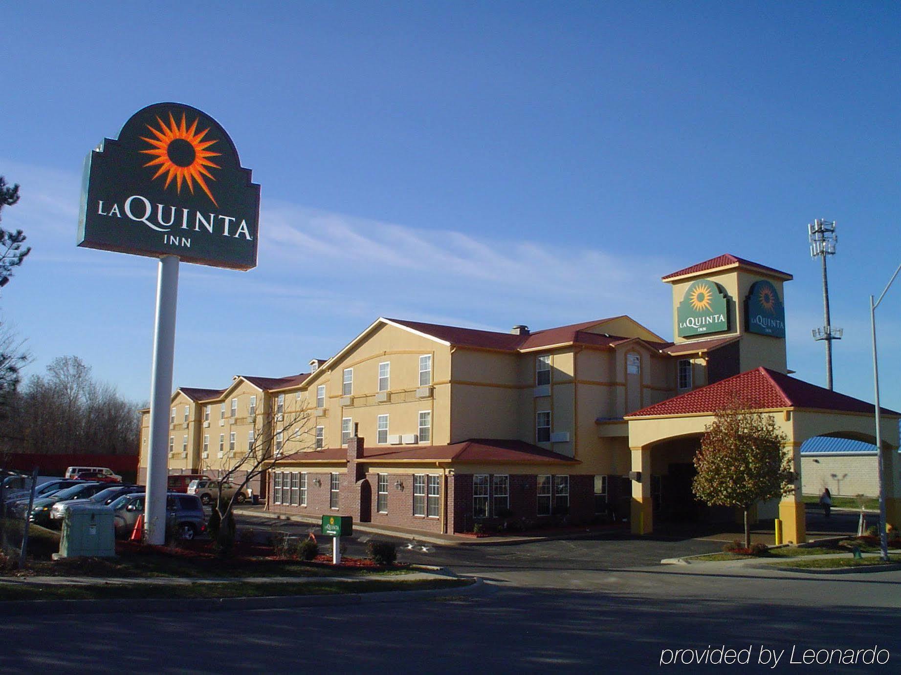 La Quinta By Wyndham Kansas City Airport Hotel Exterior photo